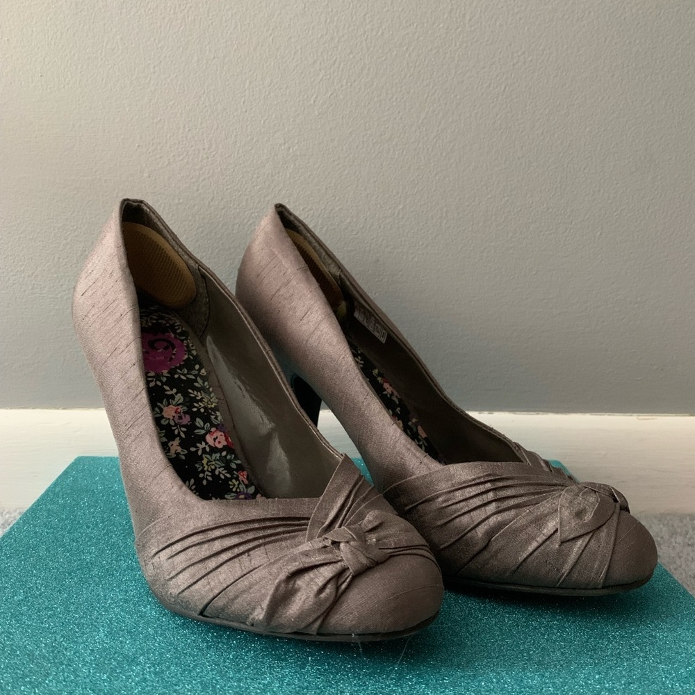 Gray fabric heels